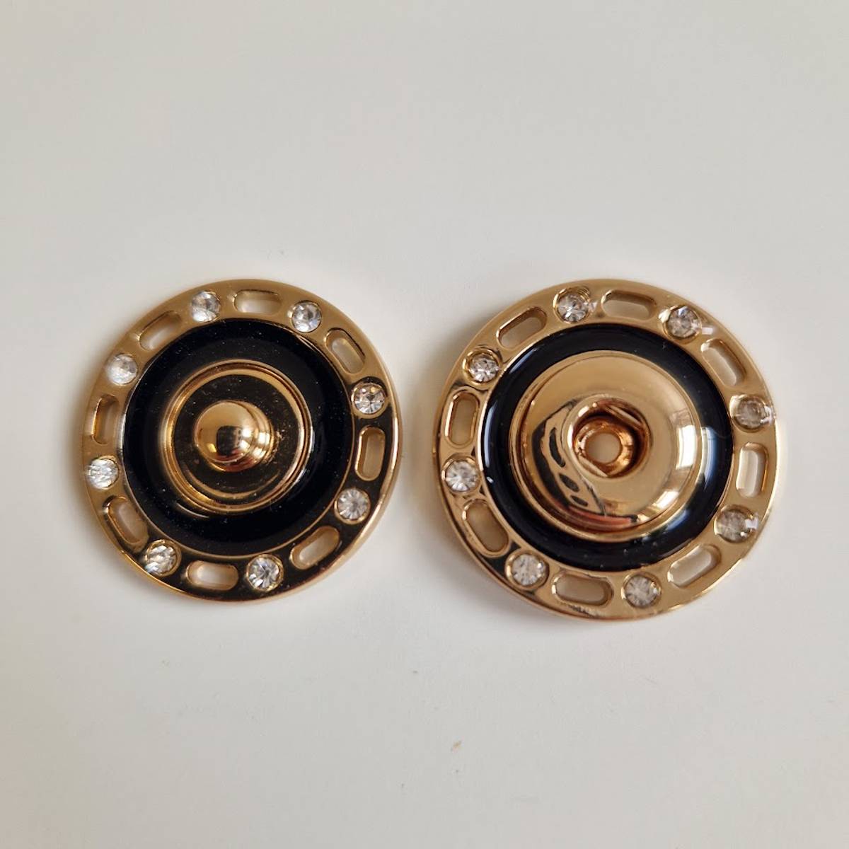 Patentknapp metall gull med strass 25 mm