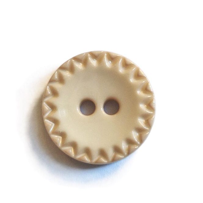 Hovedbilde Polyesterknapp 2 hull  med bord beige 14 mm