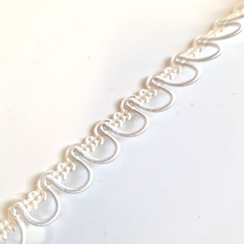Elastisk knapphullsbånd brudehvit 10 mm